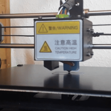 3D-Drucker druckt ein Objekt